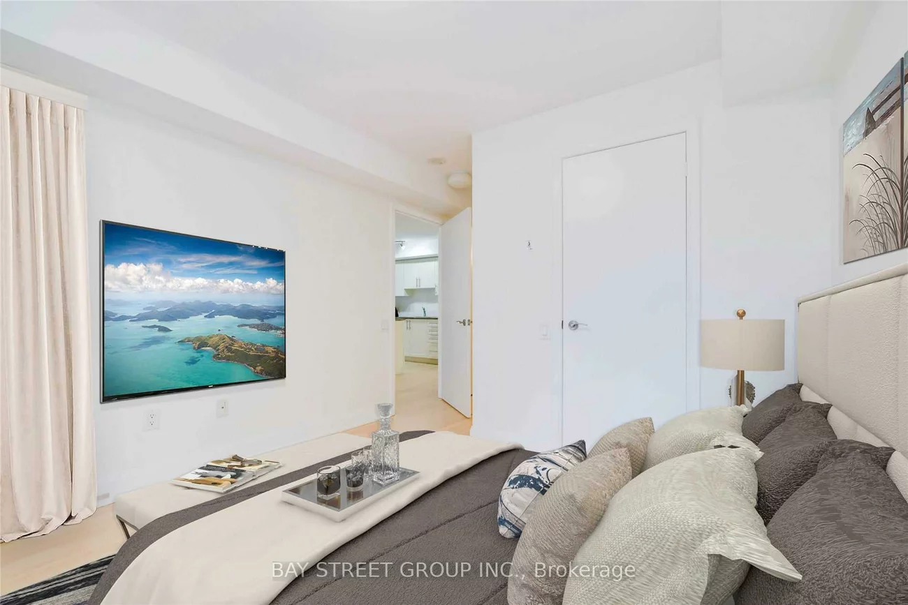 2191, Yonge, Mount Pleasant West, Toronto