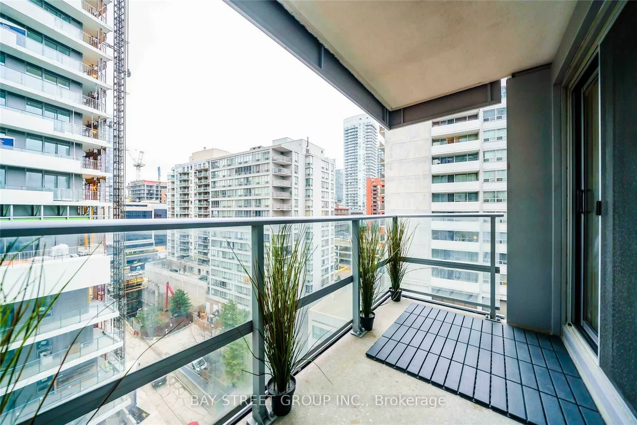 2191, Yonge, Mount Pleasant West, Toronto