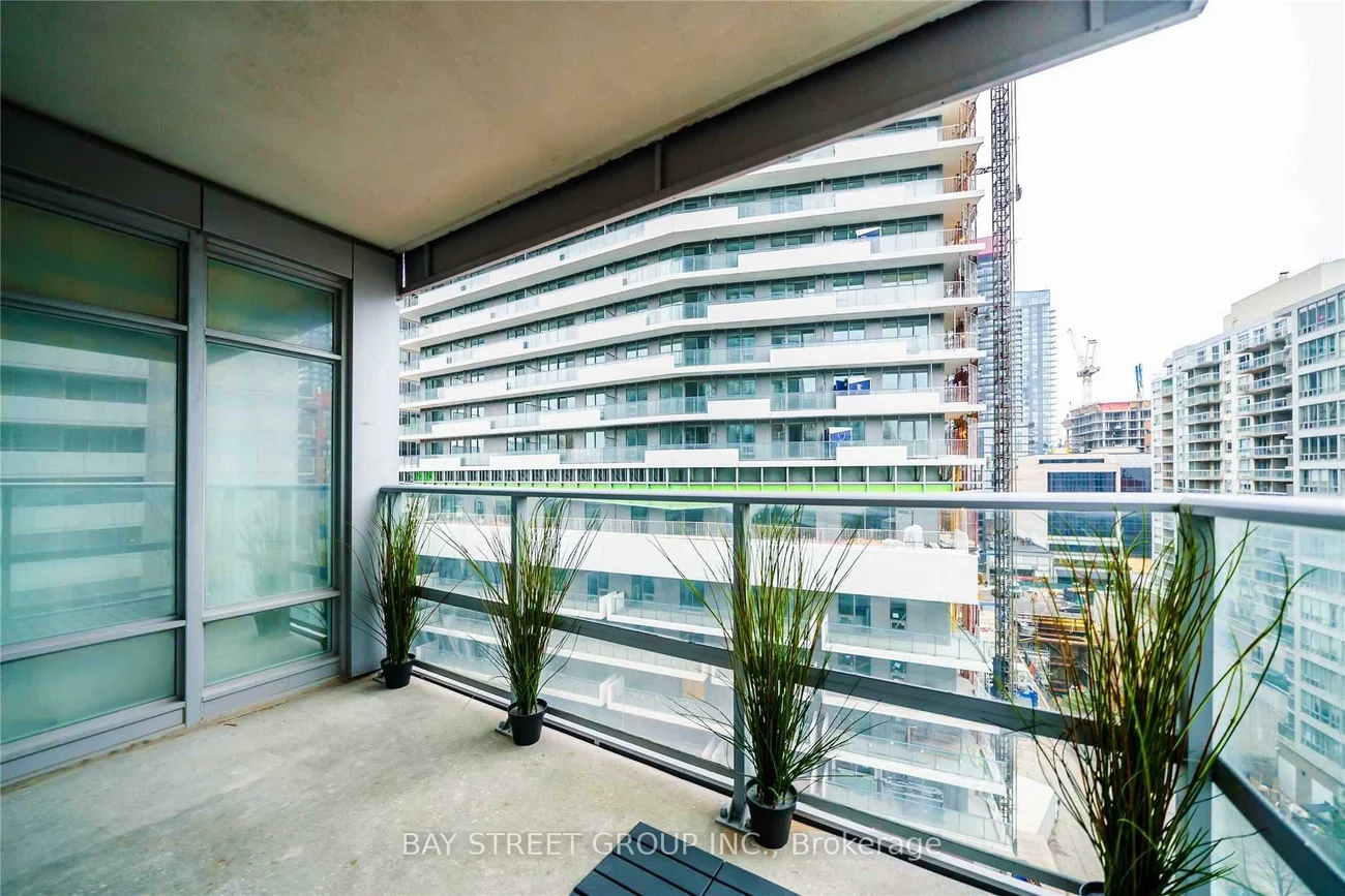 2191, Yonge, Mount Pleasant West, Toronto