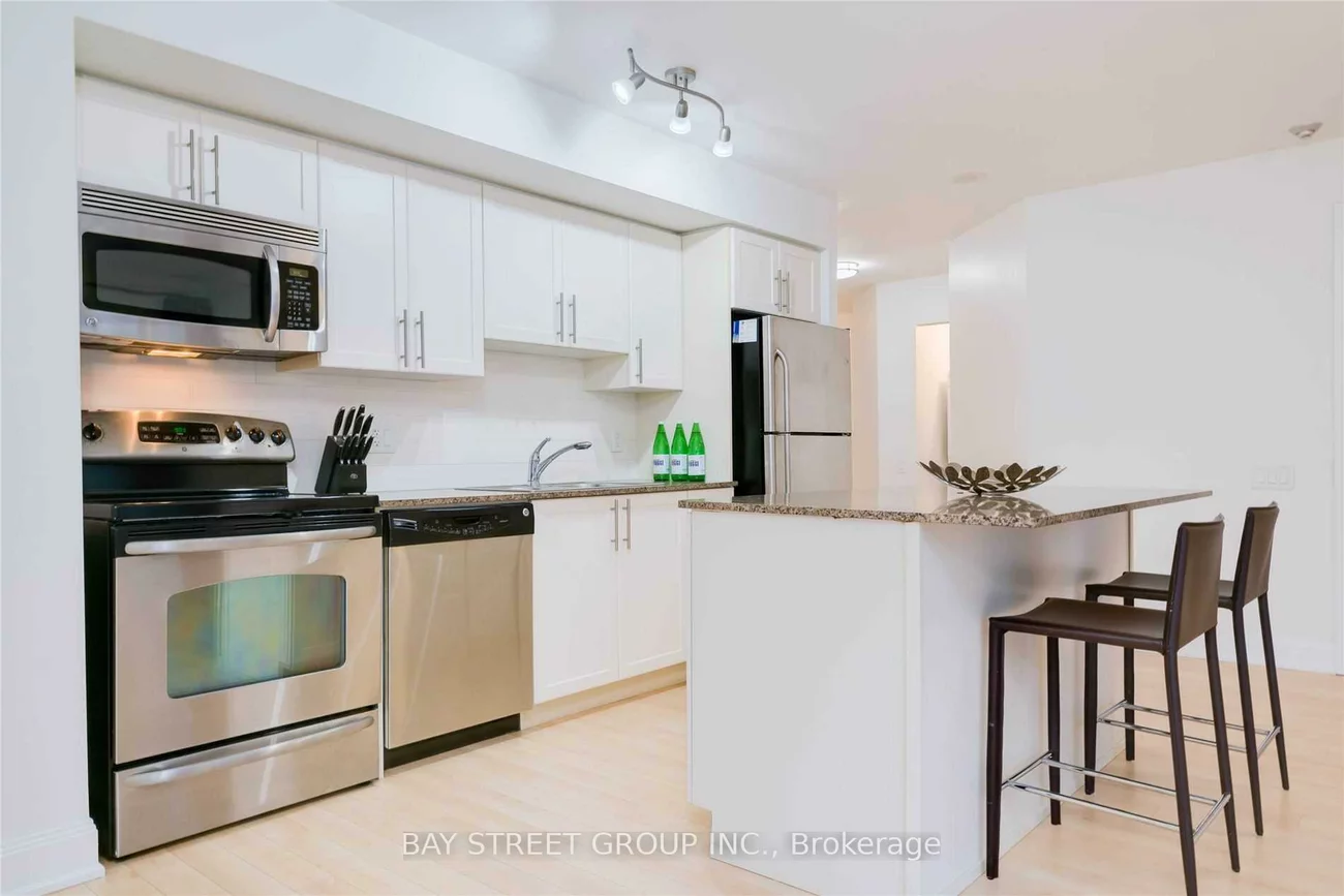 2191, Yonge, Mount Pleasant West, Toronto