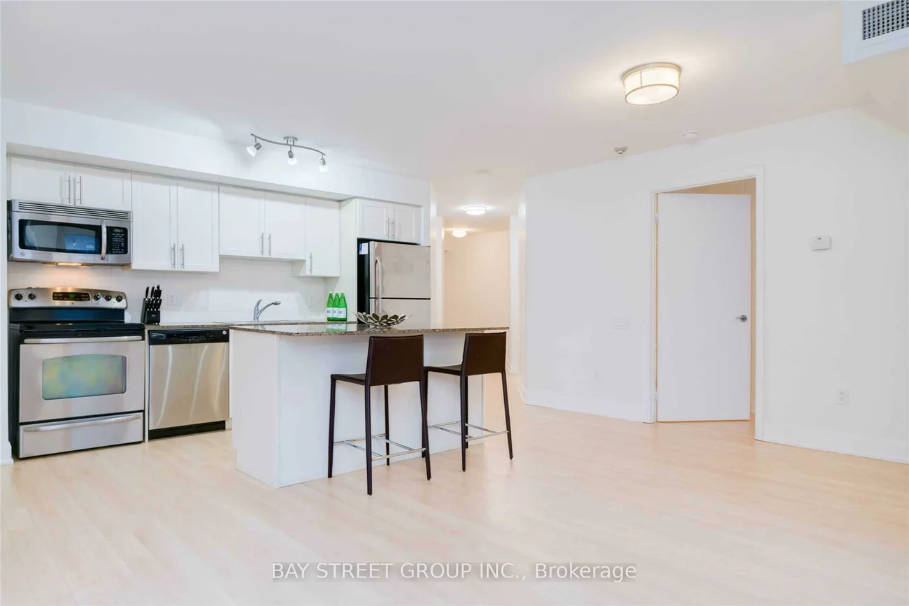 2191, Yonge, Mount Pleasant West, Toronto