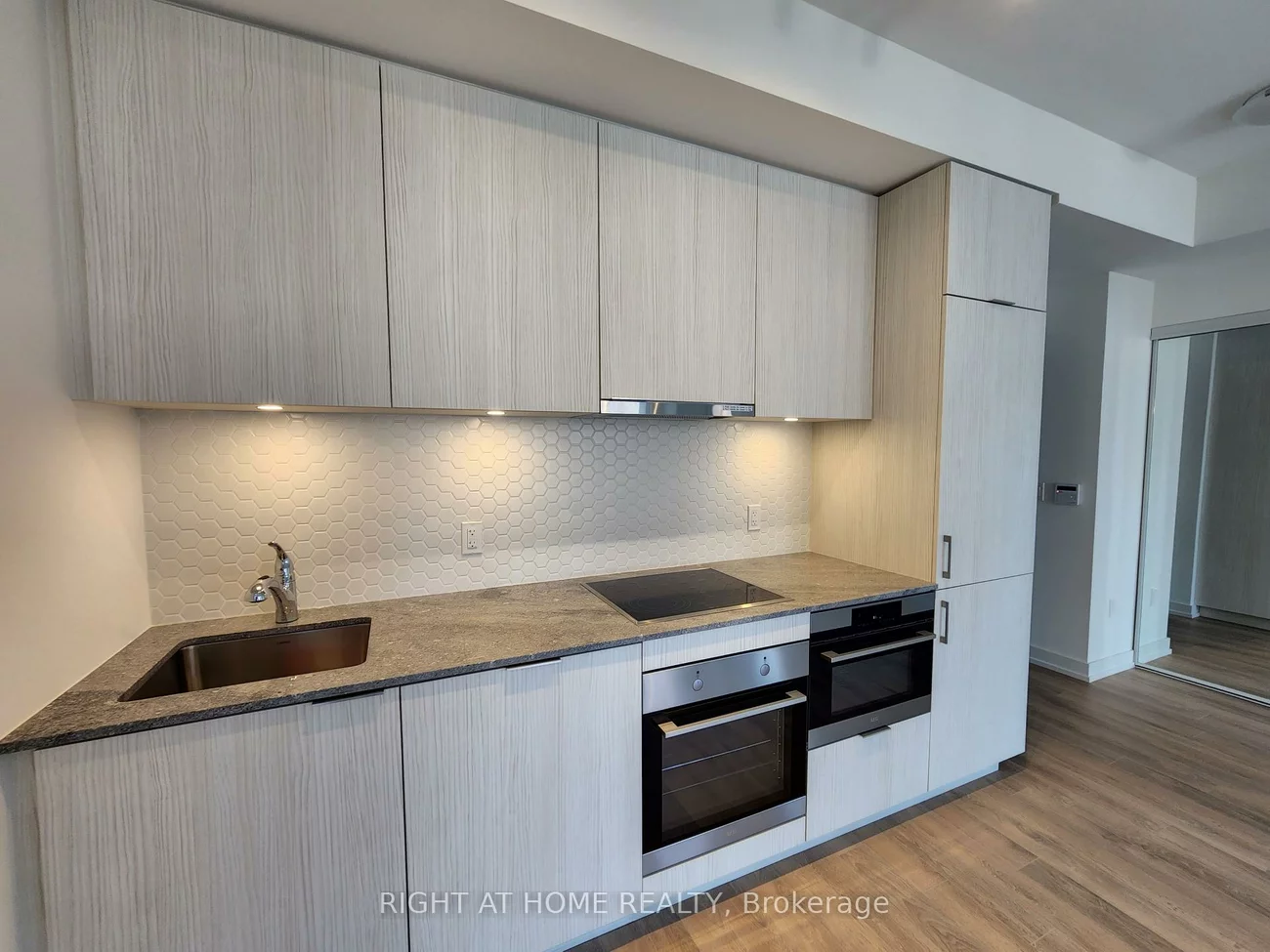 158, Front, Moss Park, Toronto