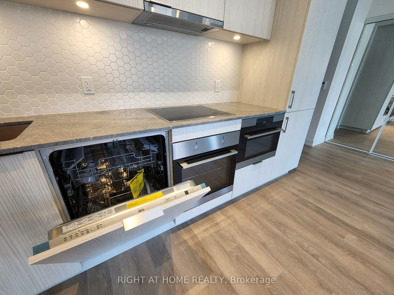 158, Front, Moss Park, Toronto