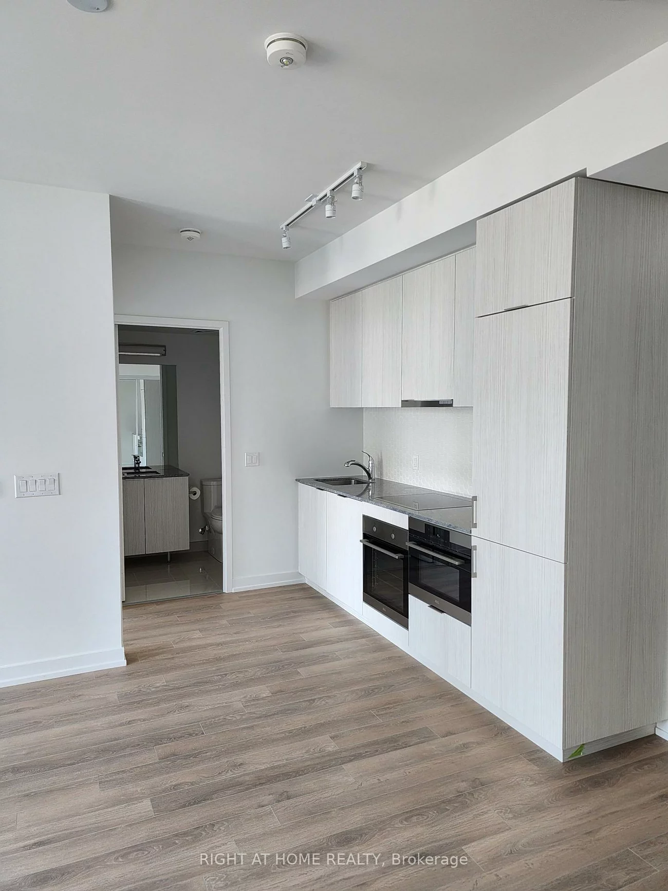 158, Front, Moss Park, Toronto