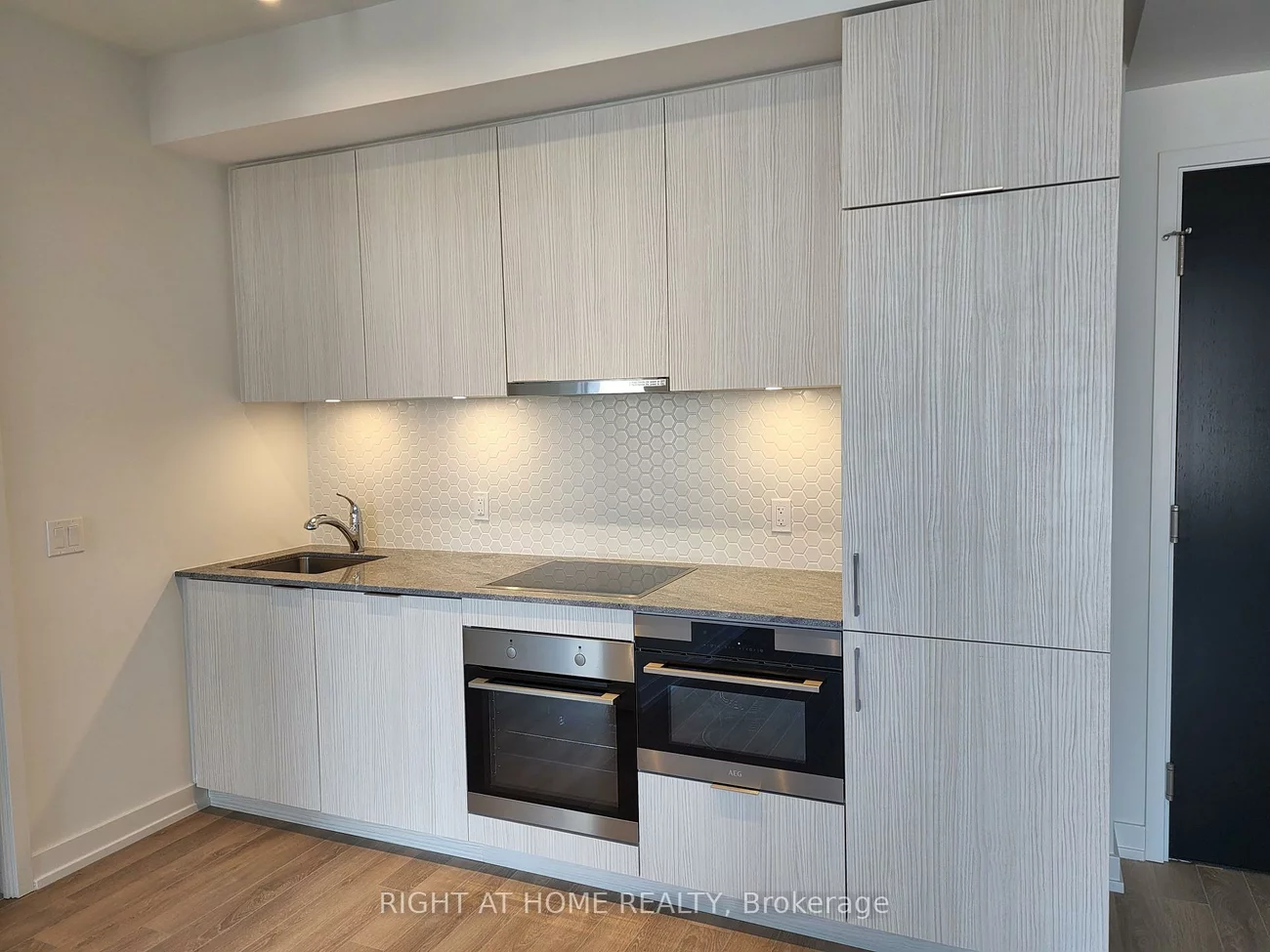 158, Front, Moss Park, Toronto