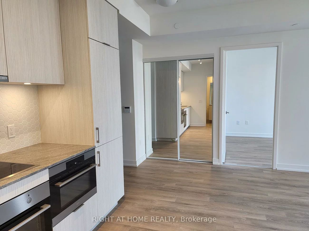 158, Front, Moss Park, Toronto
