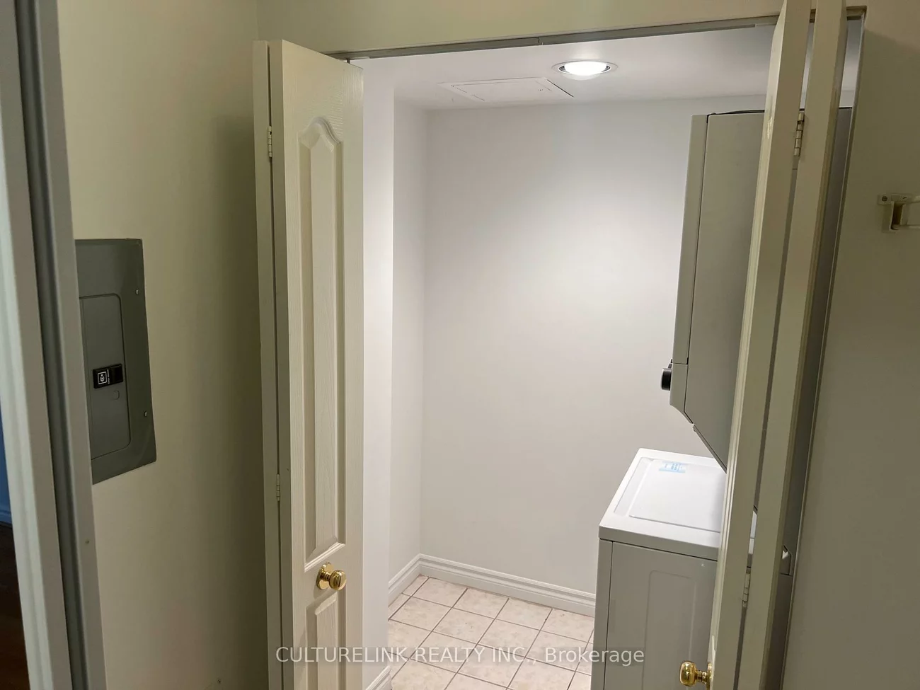 18, Sommerset, Willowdale East, Toronto