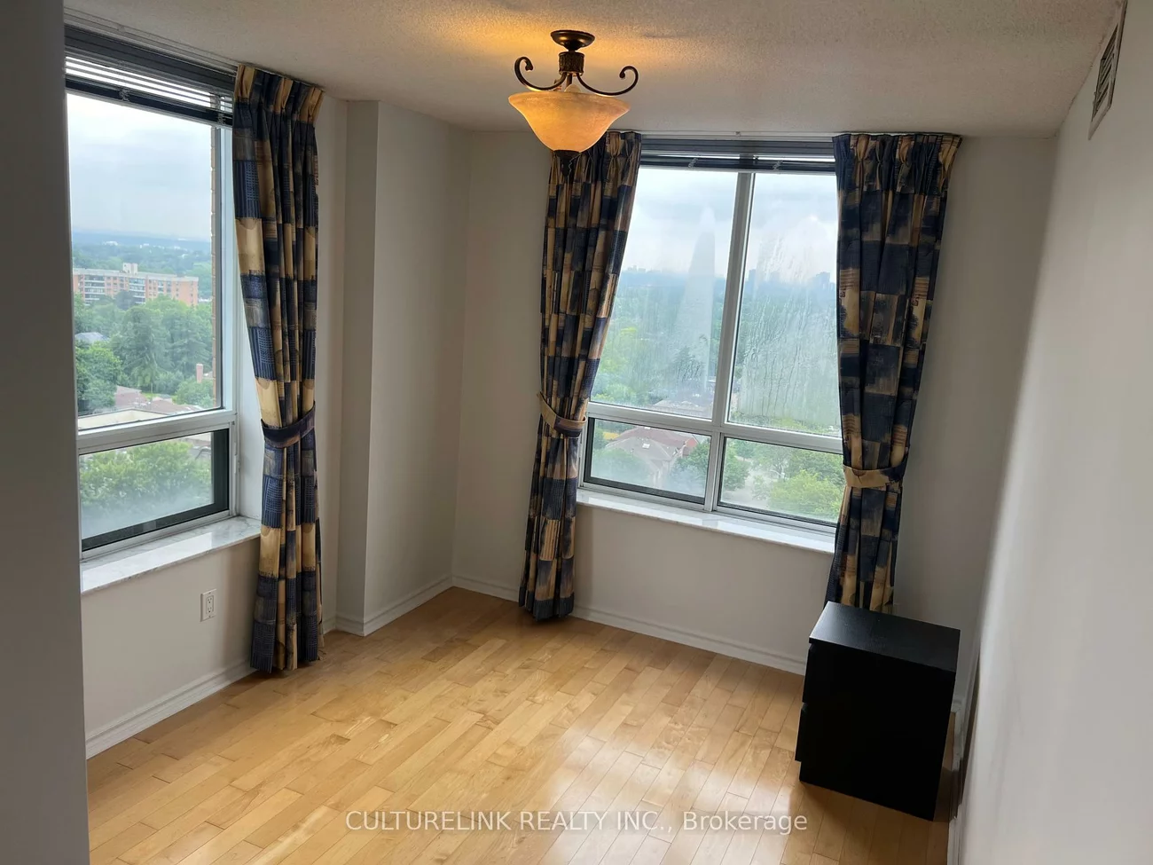 18, Sommerset, Willowdale East, Toronto