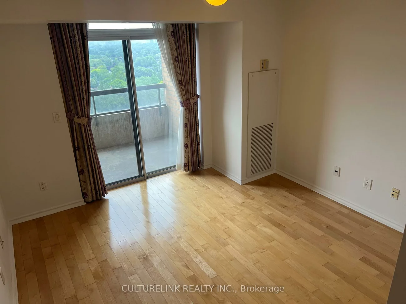 18, Sommerset, Willowdale East, Toronto