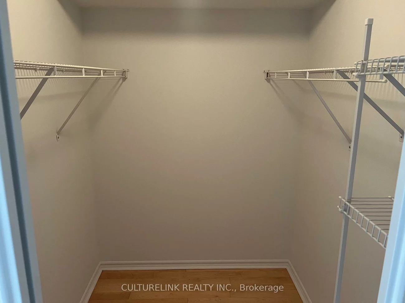 18, Sommerset, Willowdale East, Toronto