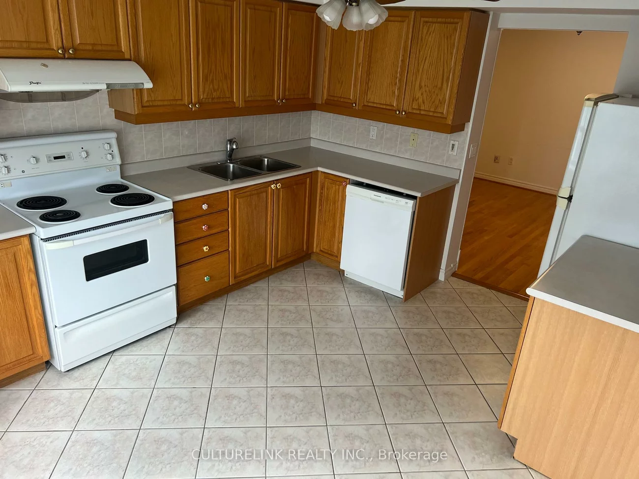 18, Sommerset, Willowdale East, Toronto