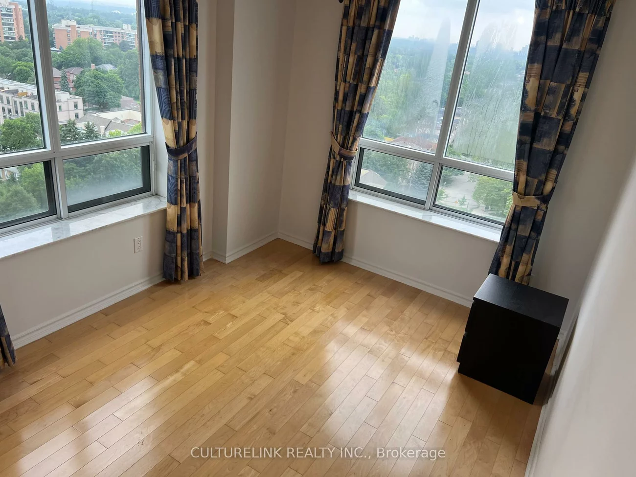 18, Sommerset, Willowdale East, Toronto