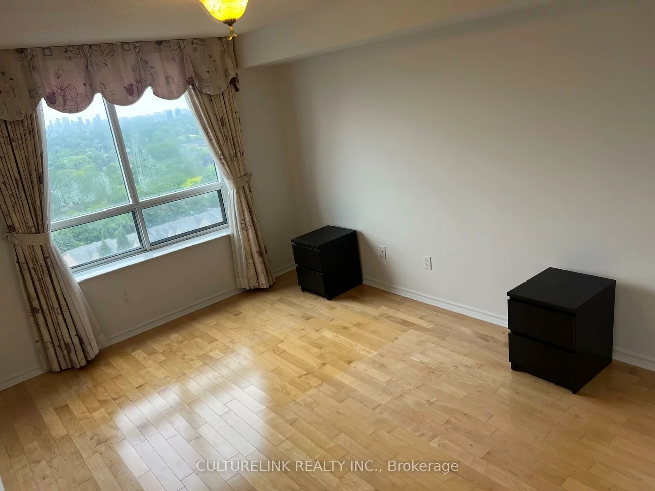 18, Sommerset, Willowdale East, Toronto
