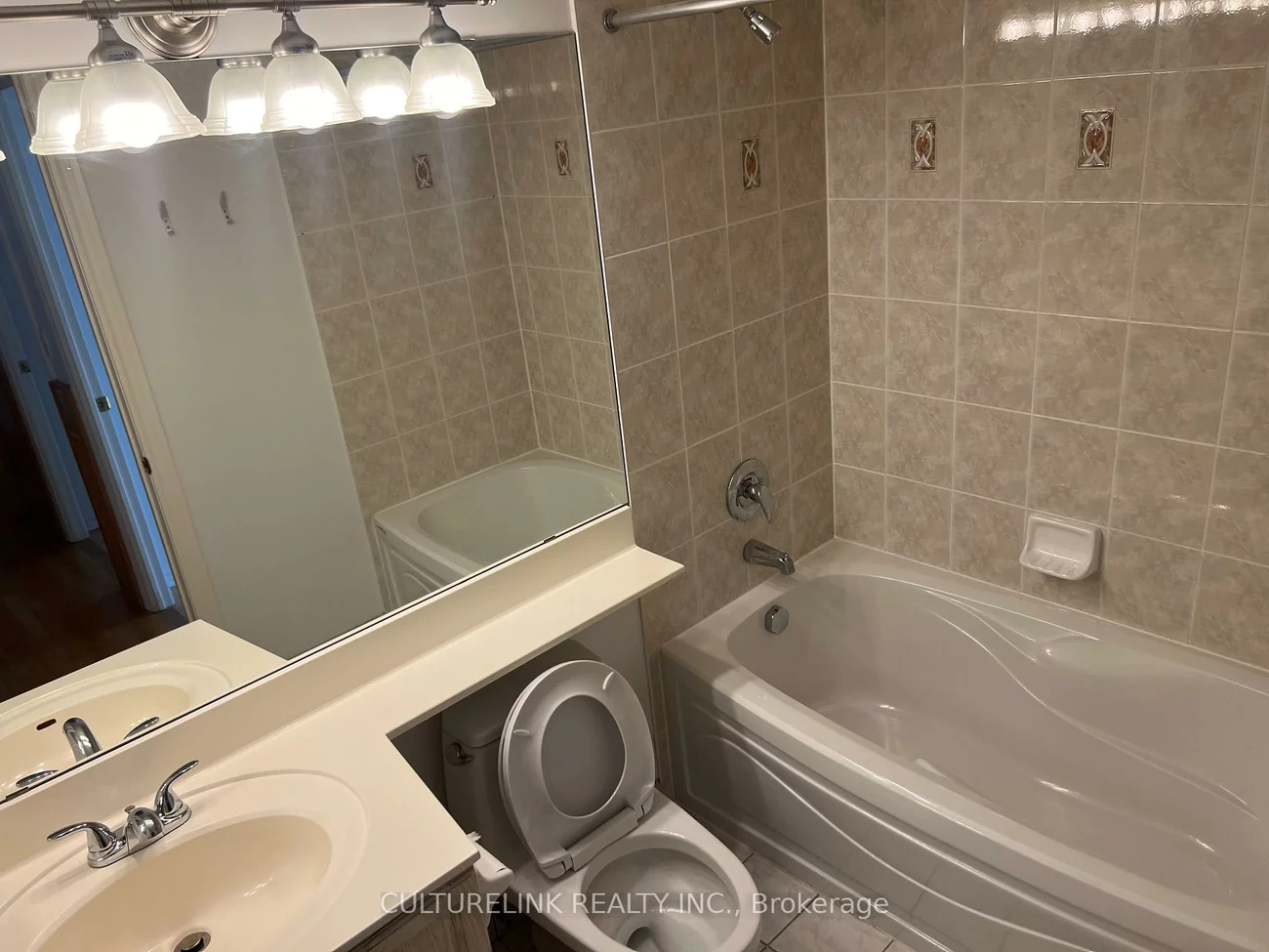 18, Sommerset, Willowdale East, Toronto