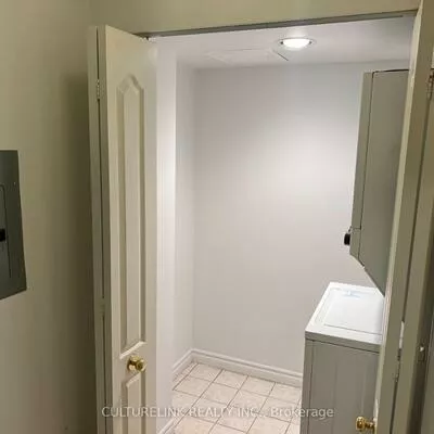 18, Sommerset, Willowdale East, Toronto