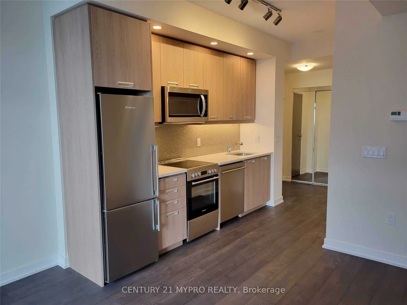 99, John, Waterfront Communities C1, Toronto