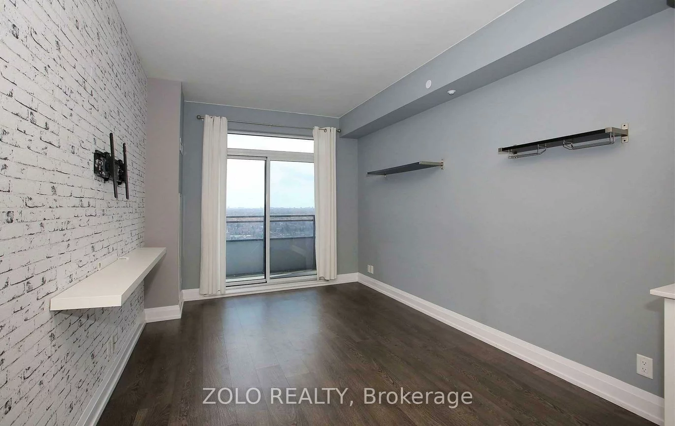 7890, Bathurst, Dufferin Grove, Toronto
