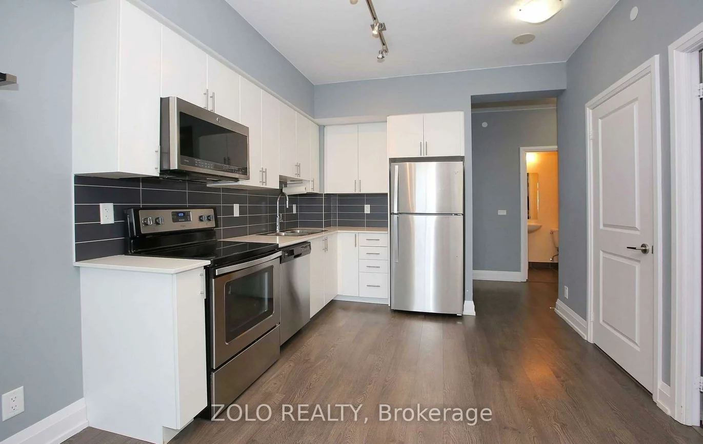 7890, Bathurst, Dufferin Grove, Toronto