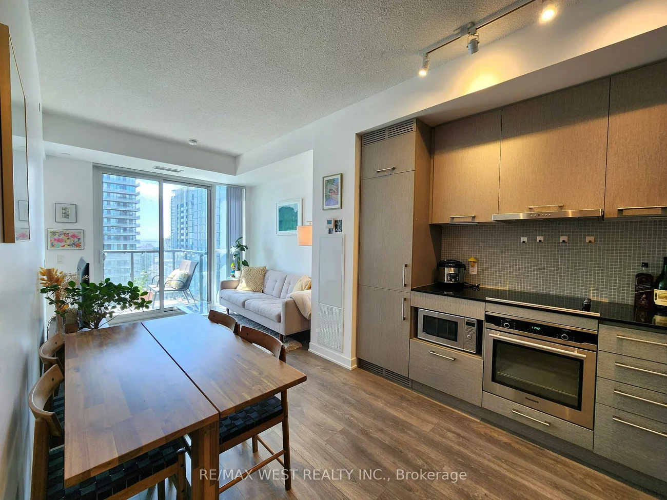 87, Peter, Waterfront Communities C1, Toronto