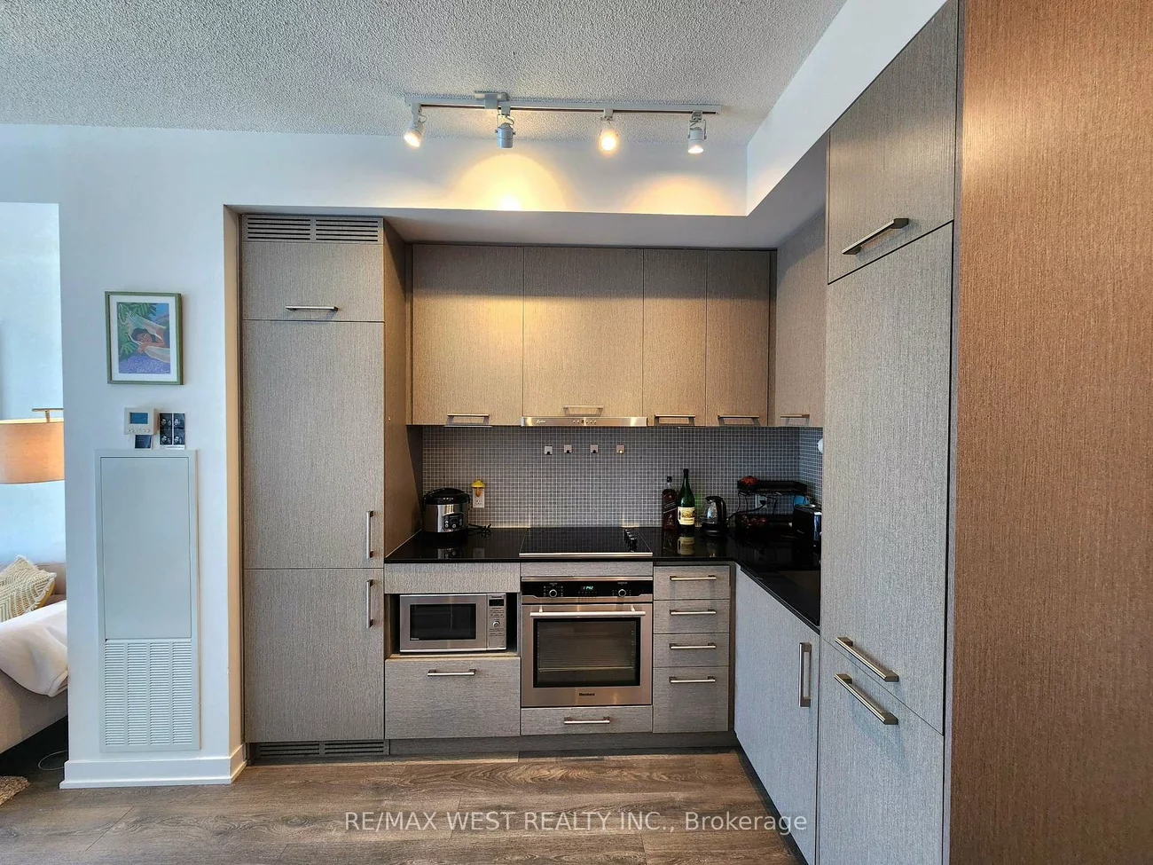 87, Peter, Waterfront Communities C1, Toronto