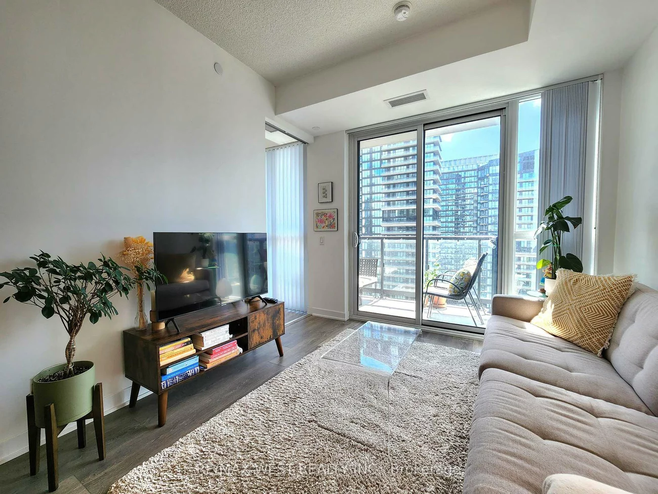 87, Peter, Waterfront Communities C1, Toronto