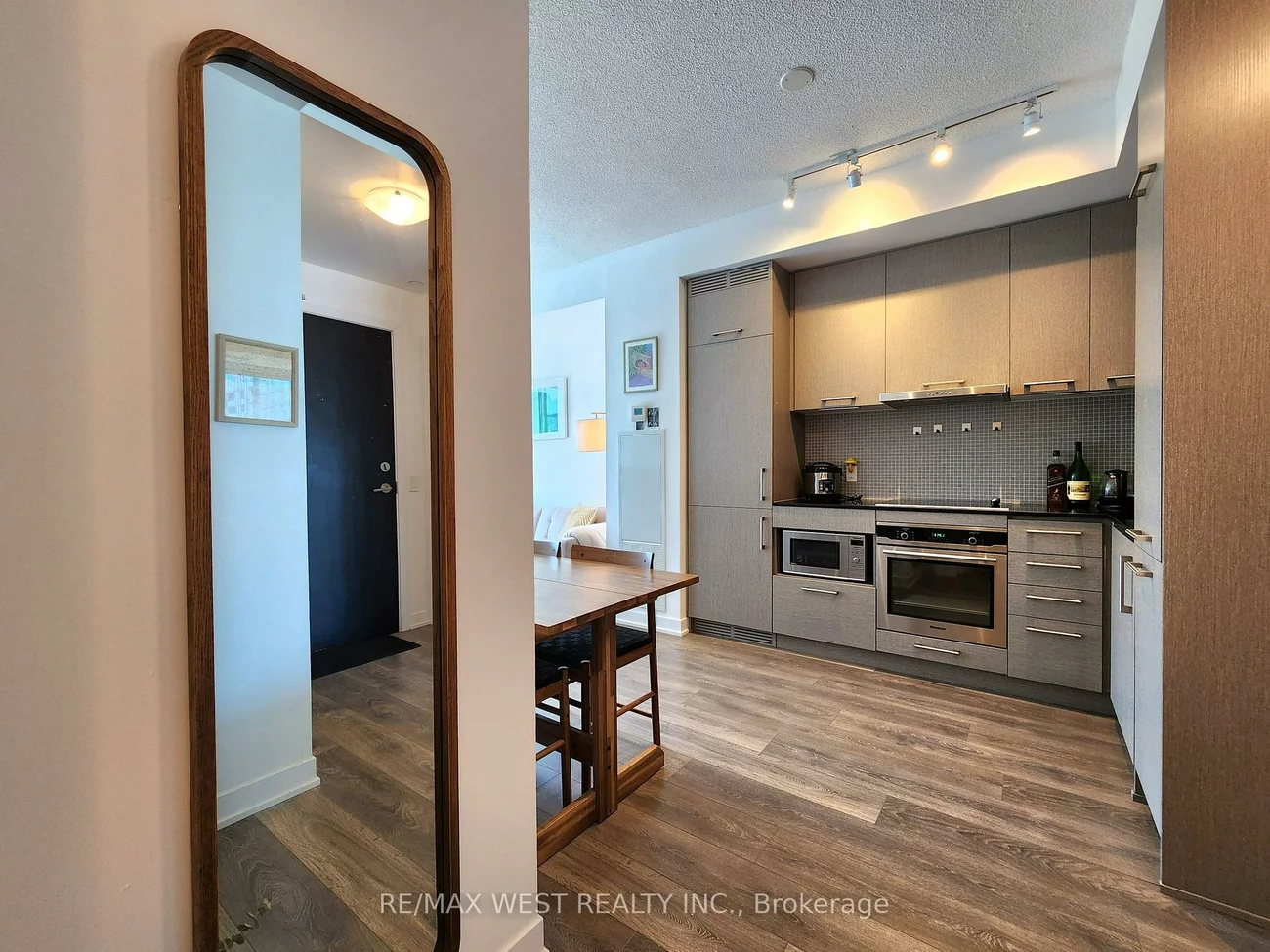 87, Peter, Waterfront Communities C1, Toronto