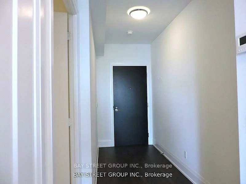 101, Erskine, Mount Pleasant West, Toronto