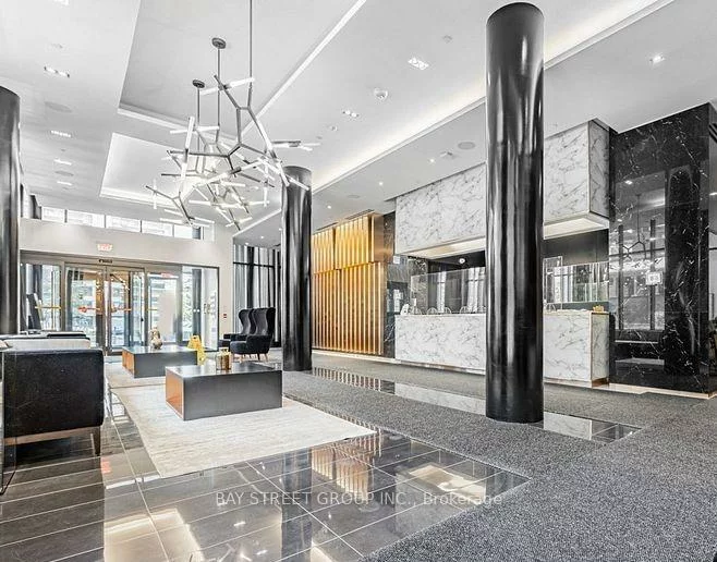 101, Erskine, Mount Pleasant West, Toronto