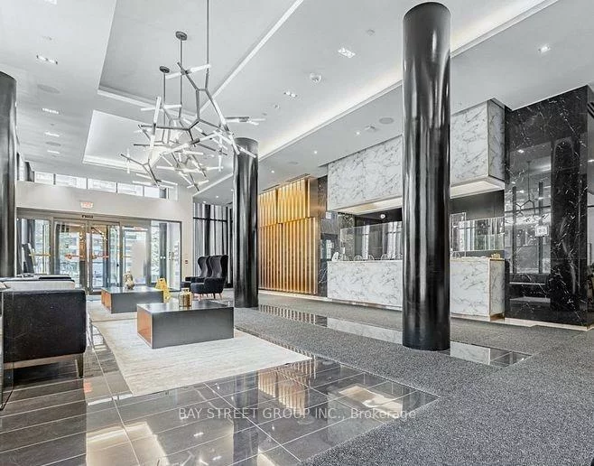 101, Erskine, Mount Pleasant West, Toronto
