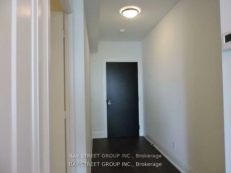 101, Erskine, Mount Pleasant West, Toronto
