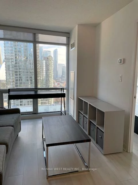 15, Fort York, Waterfront Communities C1, Toronto