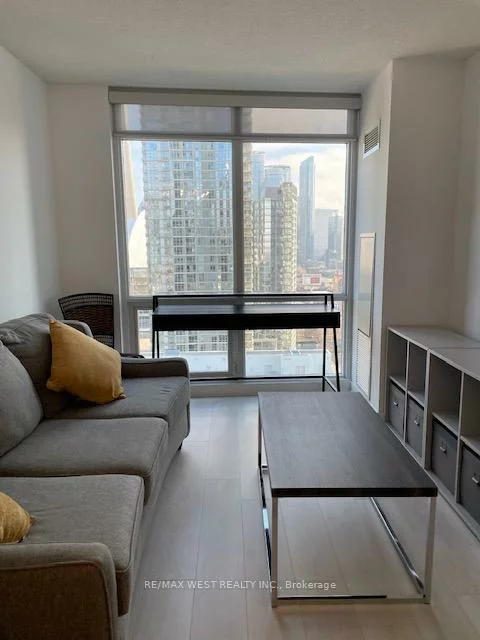 15, Fort York, Waterfront Communities C1, Toronto
