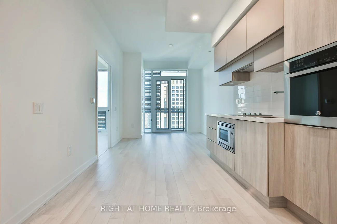39, Roehampton, Mount Pleasant West, Toronto