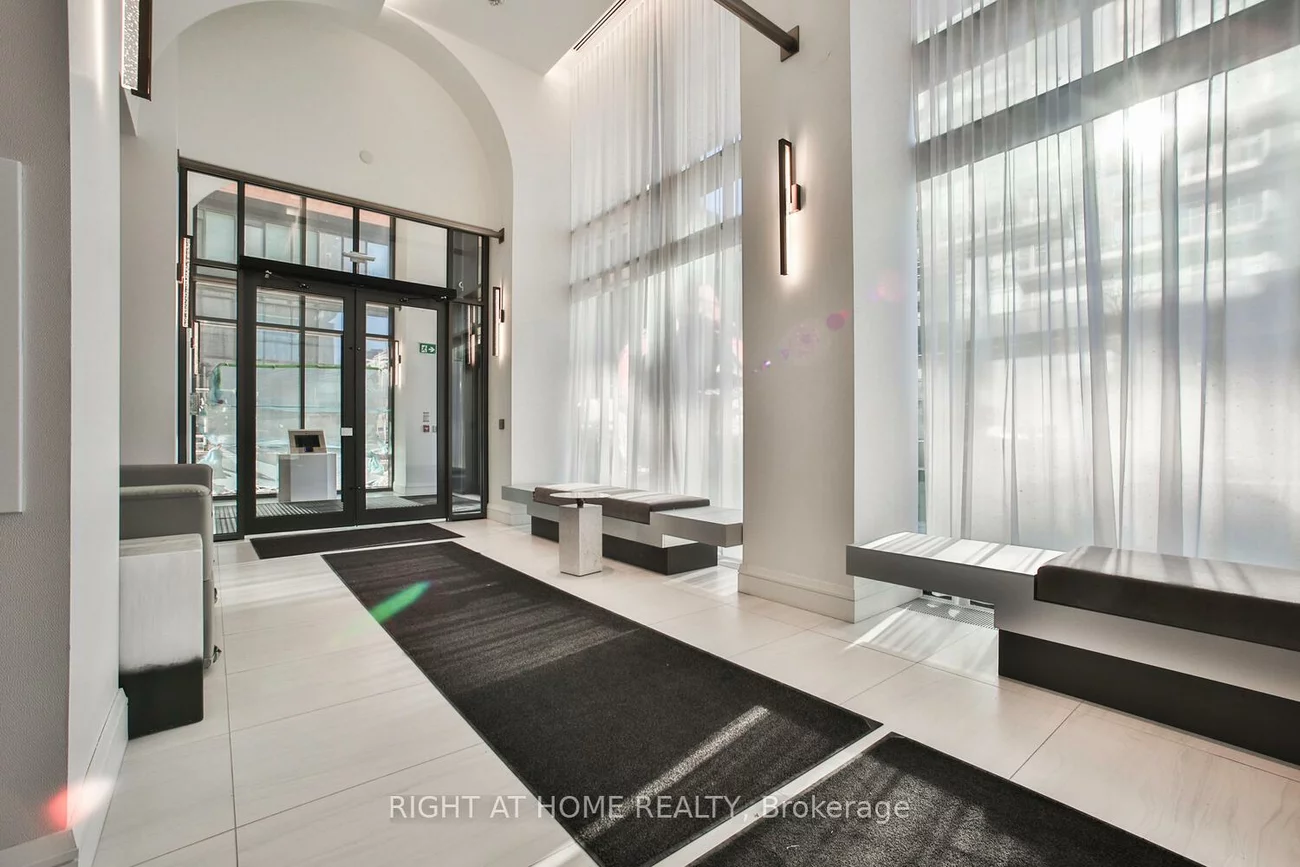 39, Roehampton, Mount Pleasant West, Toronto