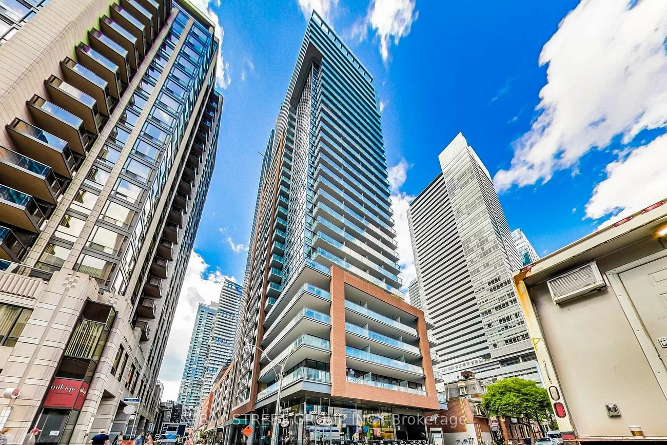 8, Mercer, Waterfront Communities C1, Toronto