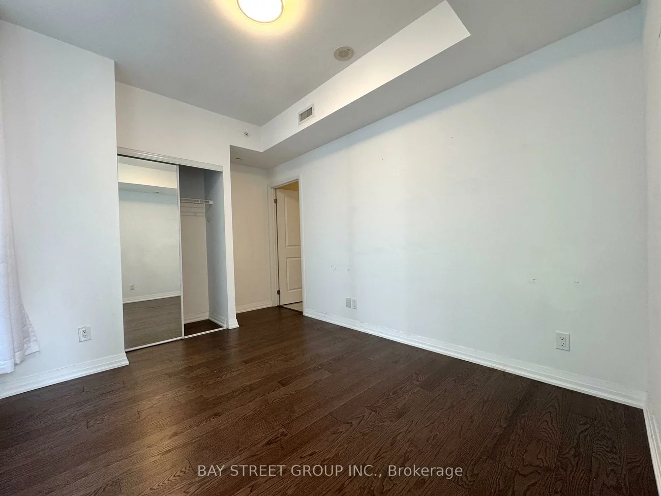 8, Mercer, Waterfront Communities C1, Toronto