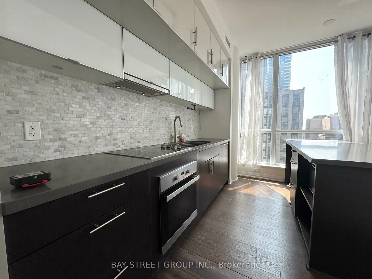 8, Mercer, Waterfront Communities C1, Toronto