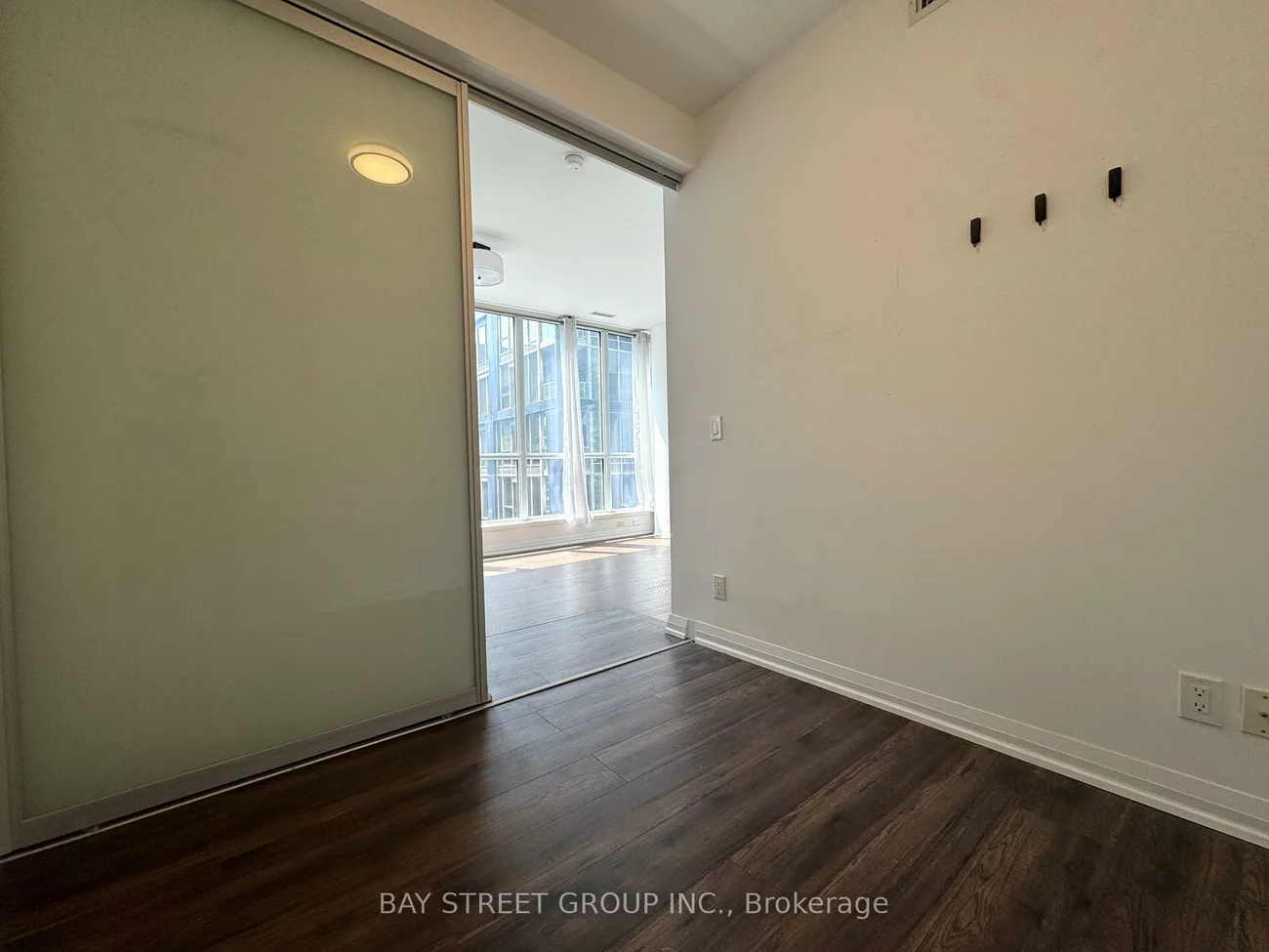 8, Mercer, Waterfront Communities C1, Toronto