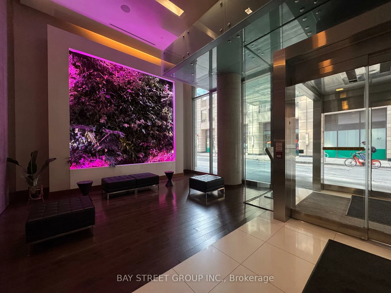 8, Mercer, Waterfront Communities C1, Toronto