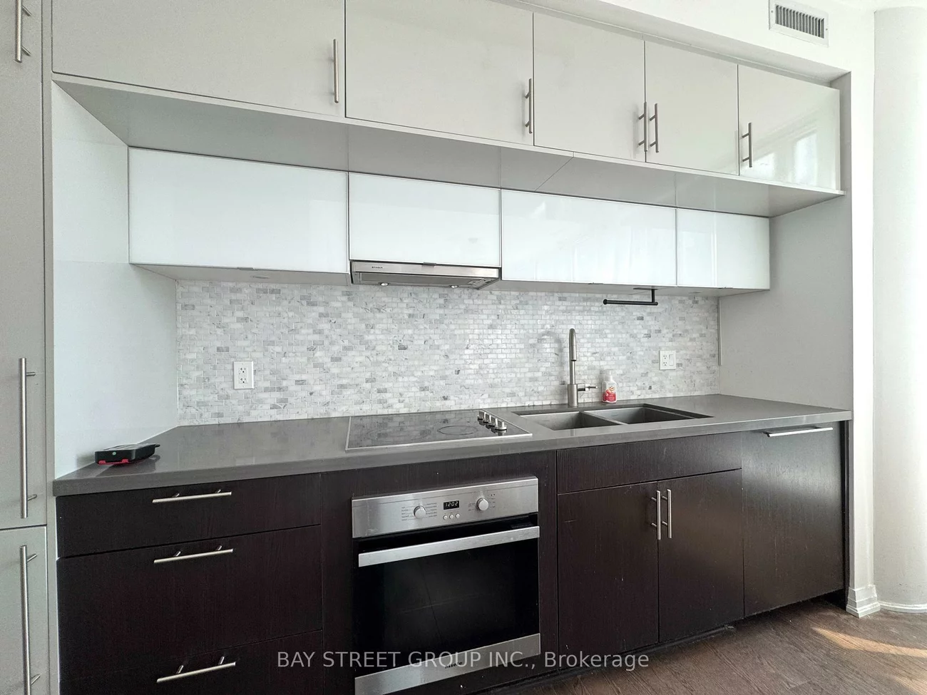 8, Mercer, Waterfront Communities C1, Toronto