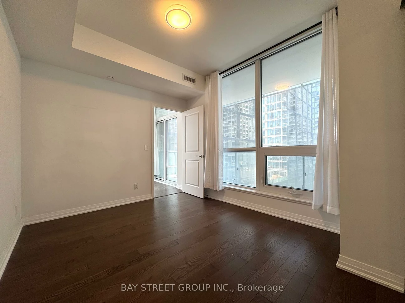 8, Mercer, Waterfront Communities C1, Toronto