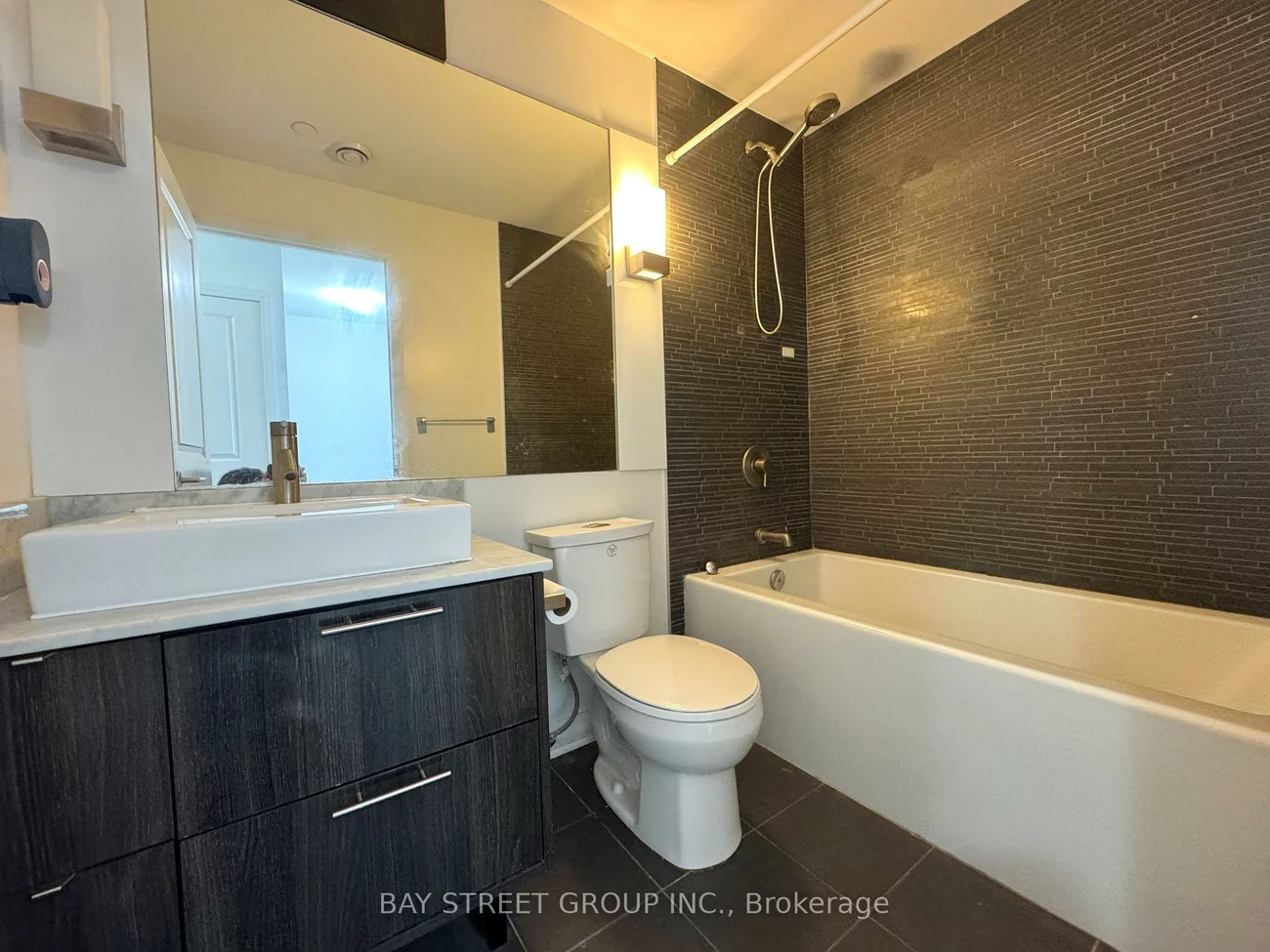 8, Mercer, Waterfront Communities C1, Toronto