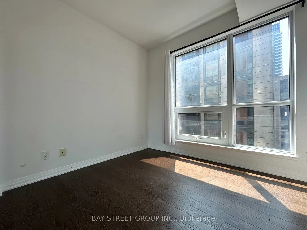 8, Mercer, Waterfront Communities C1, Toronto