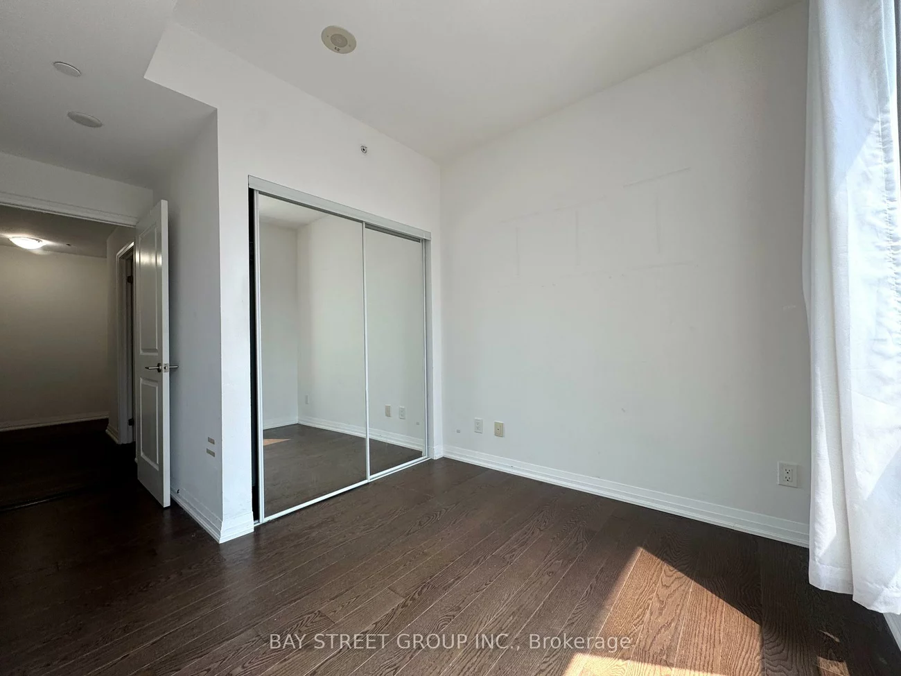8, Mercer, Waterfront Communities C1, Toronto