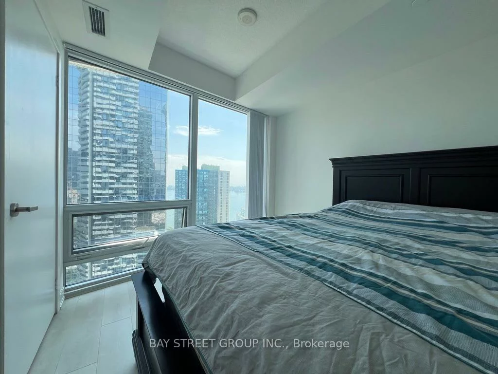 100, Harbour, Waterfront Communities C1, Toronto