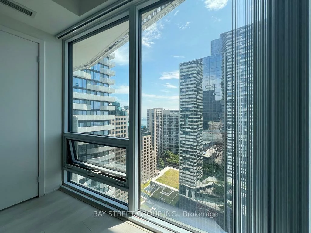 100, Harbour, Waterfront Communities C1, Toronto