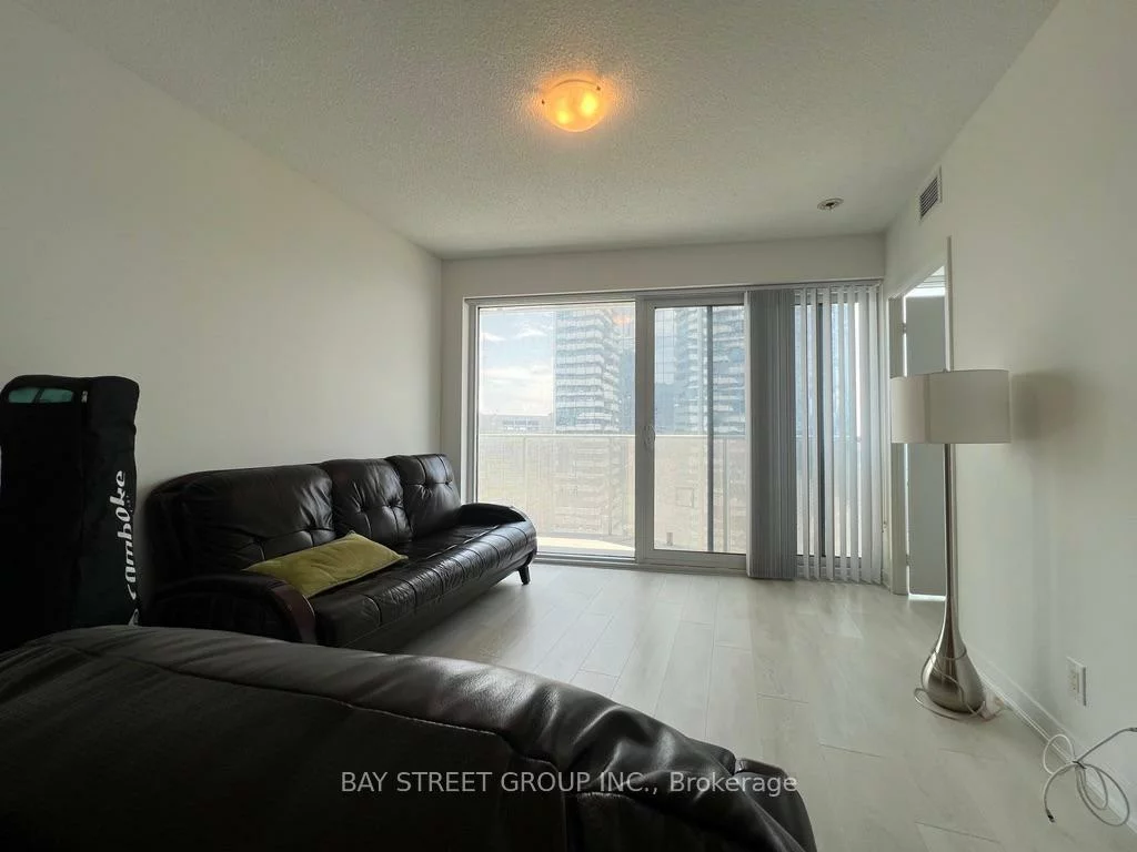 100, Harbour, Waterfront Communities C1, Toronto