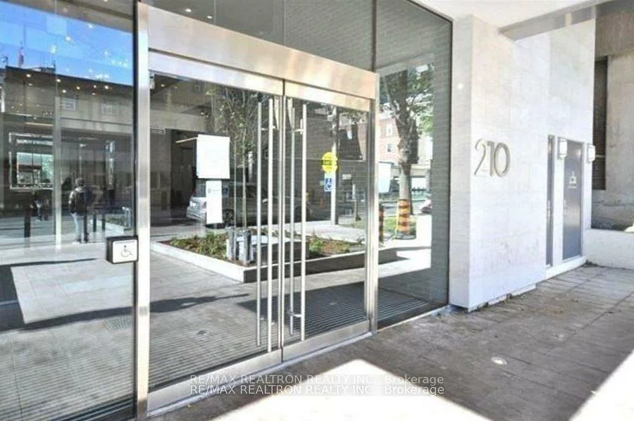 210, Simcoe, Bay Street Corridor, Toronto