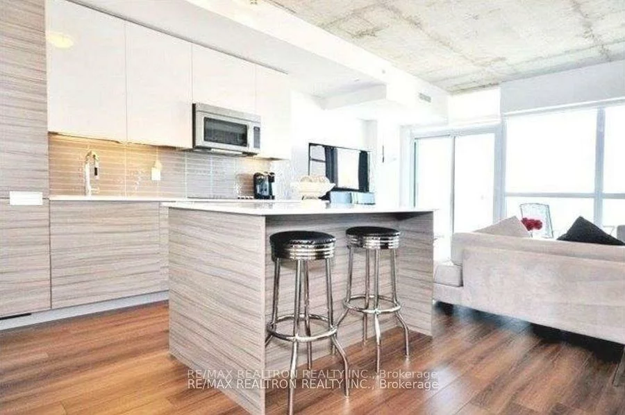 210, Simcoe, Bay Street Corridor, Toronto