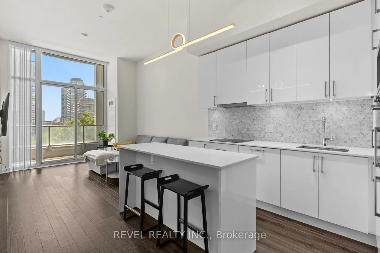 27, Bathurst, Waterfront Communities C1, Toronto